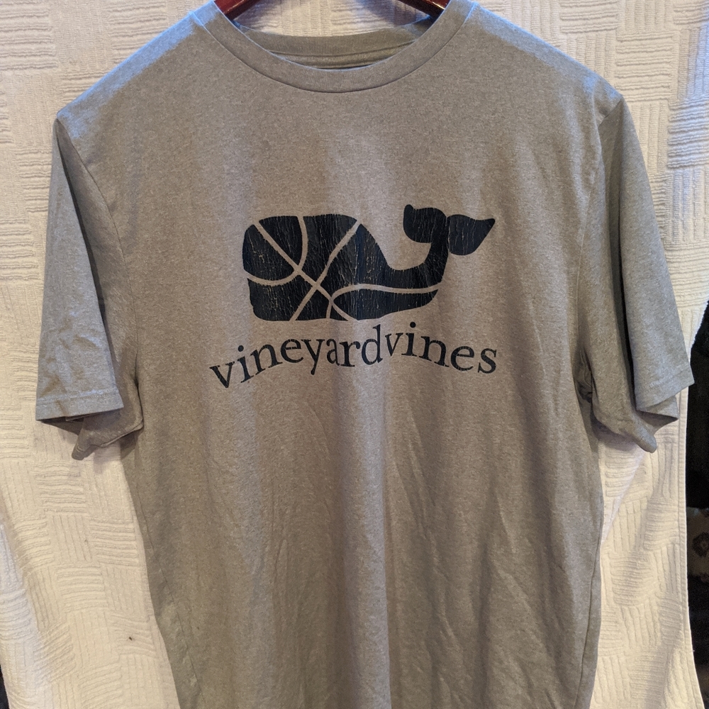 Vineyard Vine t shirt